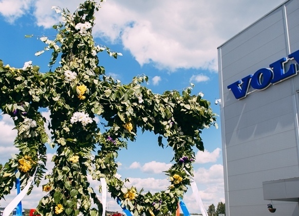 4 года Volvo Truck Center совмещенный с национальным праздзником середины лета в Швеции - Мидсоммар